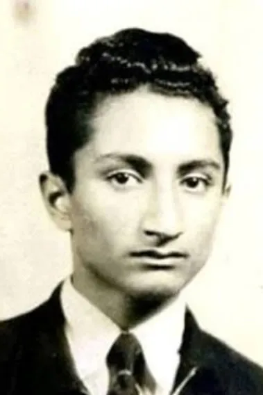 Bülent Ecevit interpreta a Self en Karaoğlan: Bambaşka Düşleri Vardı