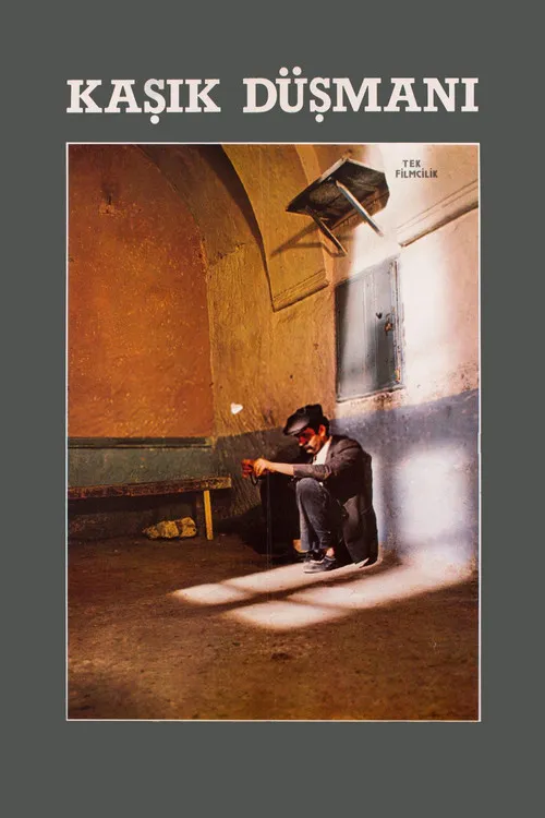 Ismet Ay interpreta a  en Kaşık Düşmanı