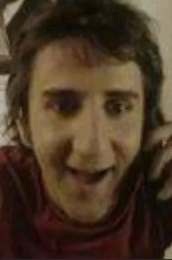 Nestor Kopsidas interpreta a Guy in street en Kathiste Mesa