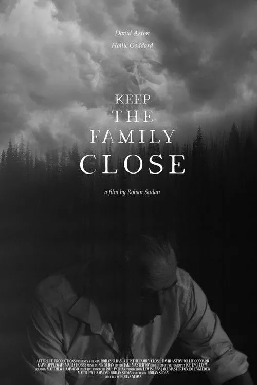 Kaine Applegate interpreta a Son en Keep the Family Close