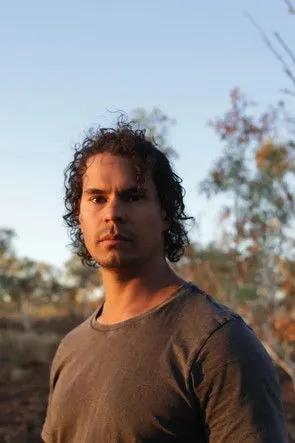 Mark Coles Smith interpreta a Himself en Keeping Hope