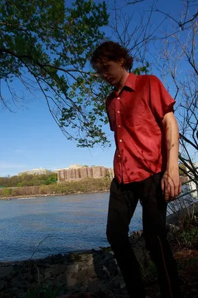 Kevin Morby interpreta a Self en Kevin Morby: Harlem River 10