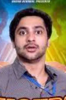 Purav Jha interpreta a Waiter en Khichdi 2