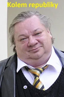 Norbert Lichý interpreta a Narrator en Kolem republiky