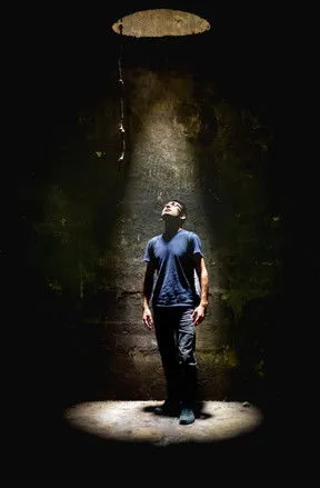 Chuck McMahon interpreta a James M. D'Angelo en Korkuluk