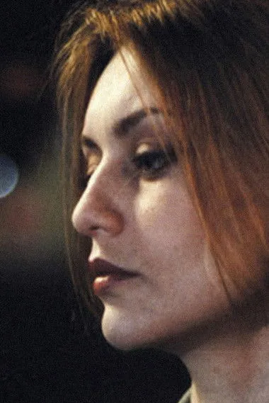 Veronika Varga interpreta a ??? en L'âme-soeur