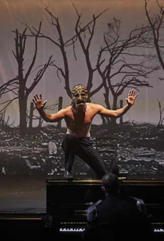 Flannan Obé interpreta a  en L'Amour vainqueur