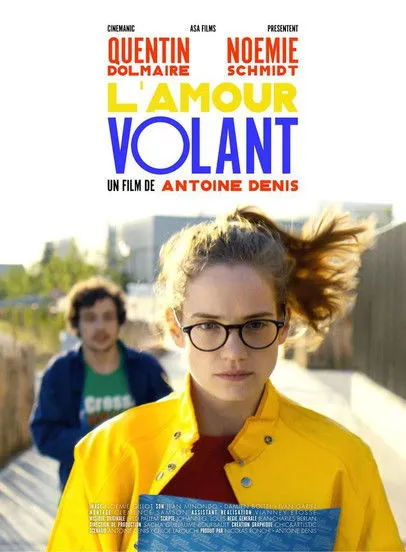 Noémie Schmidt interpreta a Camille en L'amour volant