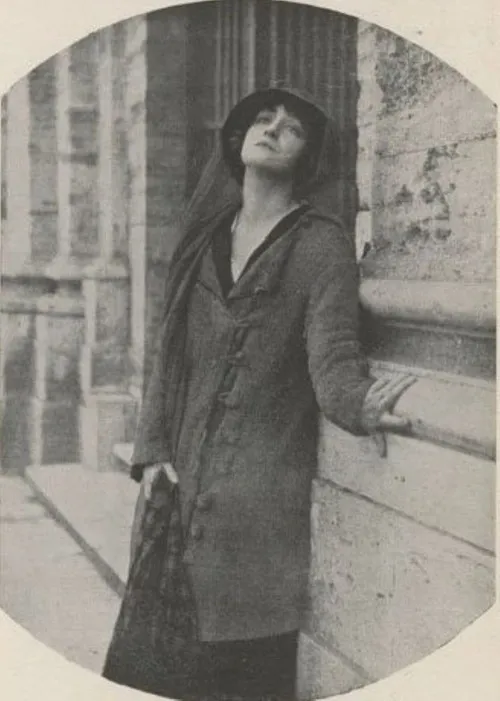 Alfonso Cassini interpreta a Il maestro di Thea en La falena