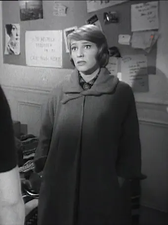 Nicole Berger interpreta a La jeune fille en La Machine à parler d'amour