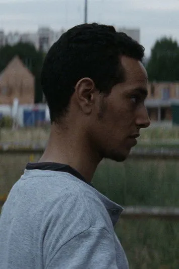 Zakariya Gouram interpreta a Tarek en La part de Franck