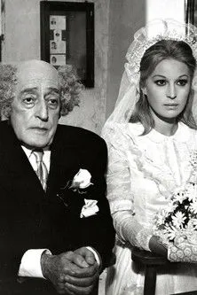 Mario Cipriani interpreta a il prete en La Terra vista dalla Luna