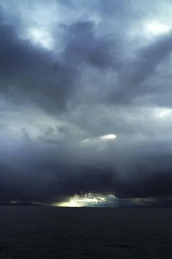 Clotilde Courau interpreta a en Lakeside Suite