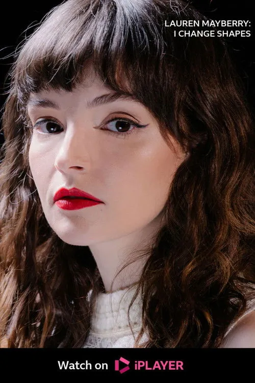 Lauren Mayberry interpreta a en Lauren Mayberry: I Change Shapes