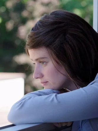 Pauline Étienne interpreta a Anna en Le retrait des troupes