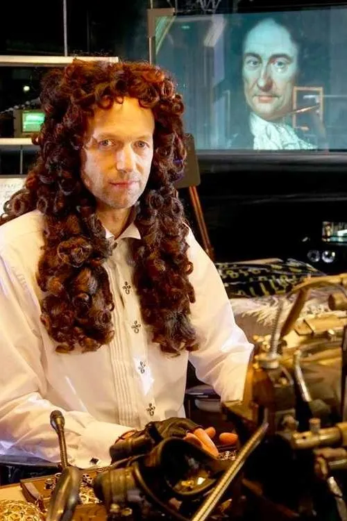 Martin Skoda interpreta a Leibniz en Leibniz: Auf der Suche nach der Weltformel