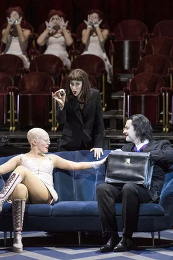 Michèle Losier interpreta a Muse en Les Contes d'Hoffmann - Théâtre Royal de La Monnaie - De Munt (2019-2020)