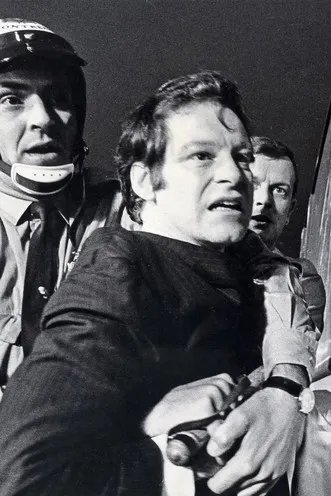 Pierre Bourgault interpreta a Himself en Les Feux de la Saint-Jean