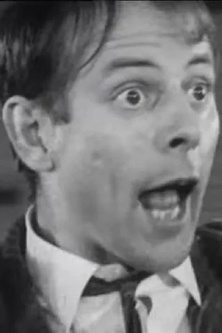 Karlheinz Stockhausen interpreta a Himself en Les grandes répétitions: Momente