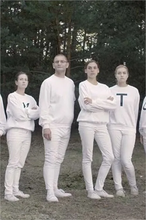 Claudia Plöckl interpreta a Bewohnerin en Letztes Jahr in Utopia