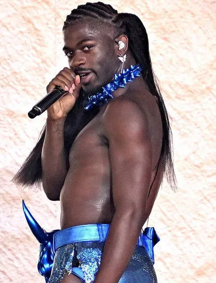Lil Nas X interpreta a en Lil Nas X: Glastonbury 2023