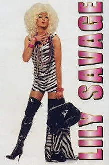 Paul O'Grady interpreta a Lily Savage en Lily Savage Live from the Hackney Empire