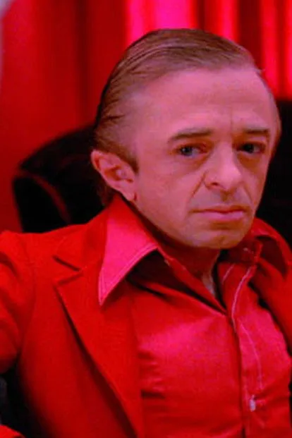 Michael J. Anderson interpreta a Himself en Little Mike: A Videoportrait of Michael Anderson