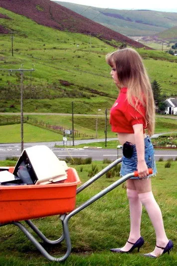 Kazmin Borrer interpreta a Little Red Hoodie en Little Red Hoodie