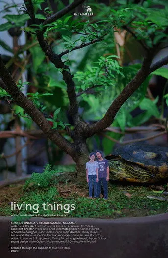Charles Aaron Salazar interpreta a Charles en Living Things