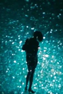 Catherine Lloyd Burns interpreta a en Loose Corner