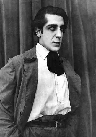 Rafael Frontaura interpreta a en Los Payasos se van