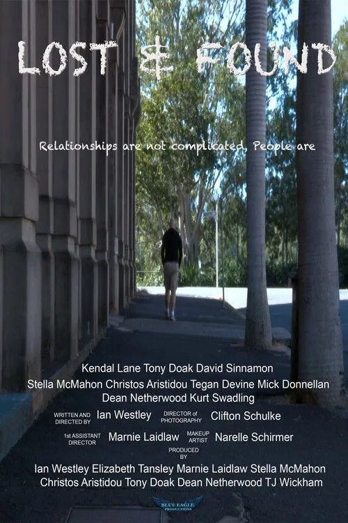 Peter Post interpreta a bouncer en Lost & Found