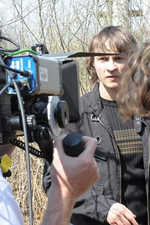 Blaž Setnikar interpreta a Robi en Lov na race