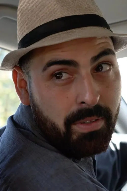 Brian Perez interpreta a Brian en Lyft