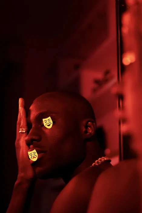 Isak Noor interpreta a en Lykkejeger