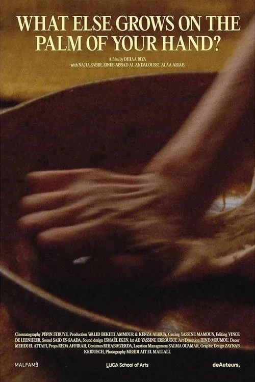 Zineb Abbad El Andaloussi interpreta a Hayat en ما الذي ينمو في راحة يدك