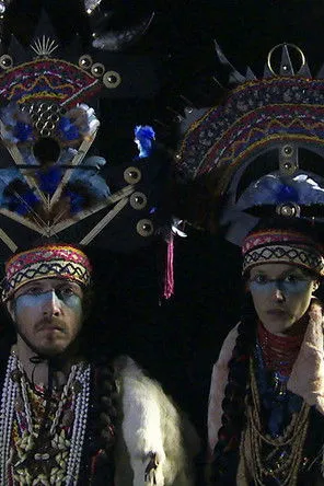 Sakda Kaewbuadee interpreta a Tong en Madeleine et les deux Apaches