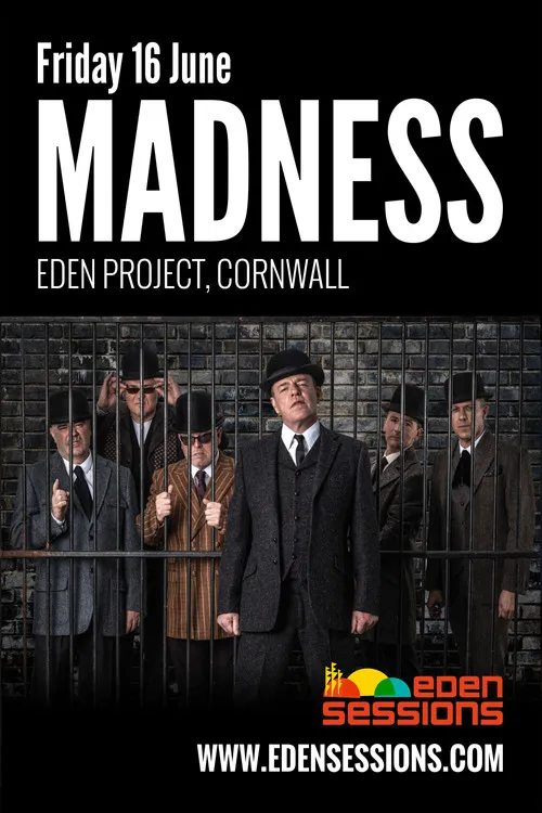 Suggs interpreta a Self en Madness: Live at Eden
