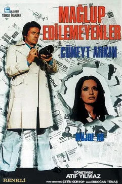 Sevket Altug interpreta a Nuri Acar en Mağlup Edilemeyenler