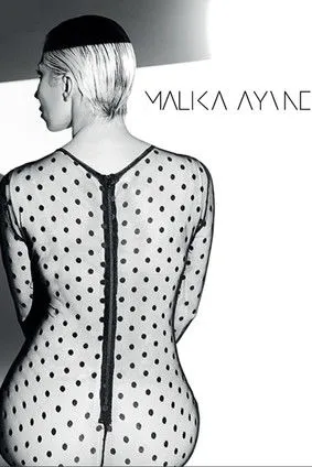 Malika Ayane interpreta a en Malika Ayane: Live dal Teatro degli Arcimboldi di Milano
