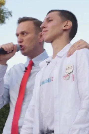 Alexei Navalny interpreta a Self (archive footage) en Мама Семёна