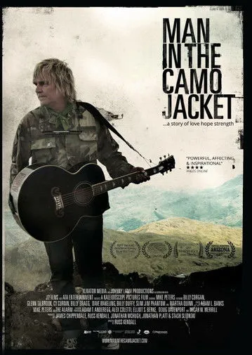 Fred Armisen interpreta a Self en Man in the Camo Jacket