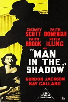 Julian Strange interpreta a Detective Sergeant en Man in the Shadow