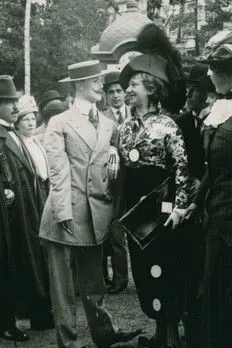 Lili Ziedner interpreta a Lili en Mannekängen