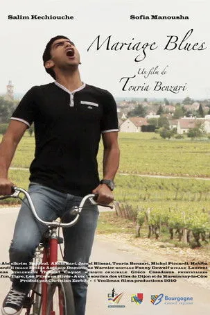 Akéla Sari interpreta a  en Mariage Blues