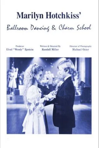 Elden Henson interpreta a Steve Mills en Marilyn Hotchkiss' Ballroom Dancing and Charm School