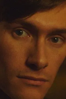 John Standing interpreta a Narrator en May… I Have This Dance?