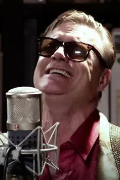 Jay Bentley interpreta a en Me First and the Gimme Gimmes: Paste Studio Acoustic Sessions