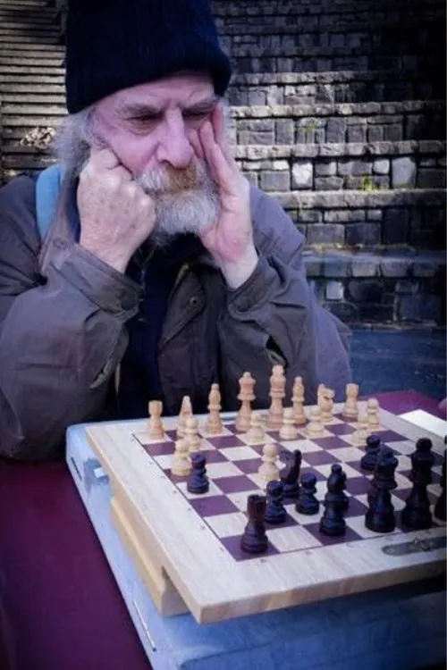 Josh Hayes interpreta a Homeless Man en Mechanical Birds