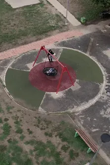 Maja Šuša interpreta a en Melancholic Drone